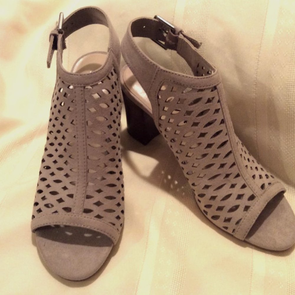 UNISA tan suede leather mesh peep-toe sandals 3" block heels NWOT Size 7 - Picture 1 of 6
